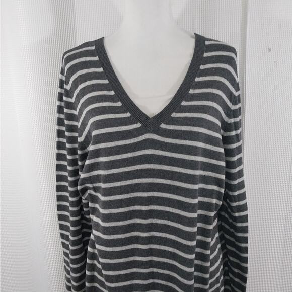 OLD NAVY! ASH & CHARCOAL GRAY FINE KNIT STRIPED, V-NECK SEESTER DRESS! SZ XL - Picture 3 of 11